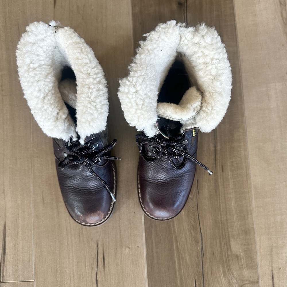 Cozy Brown Boots with White Lining